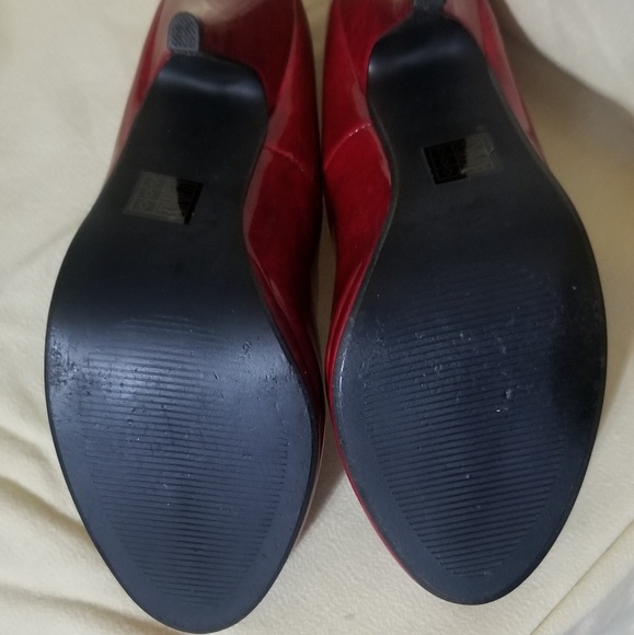 Red/ wine colored high Heel patent leather shoes - Picture 8 of 8
